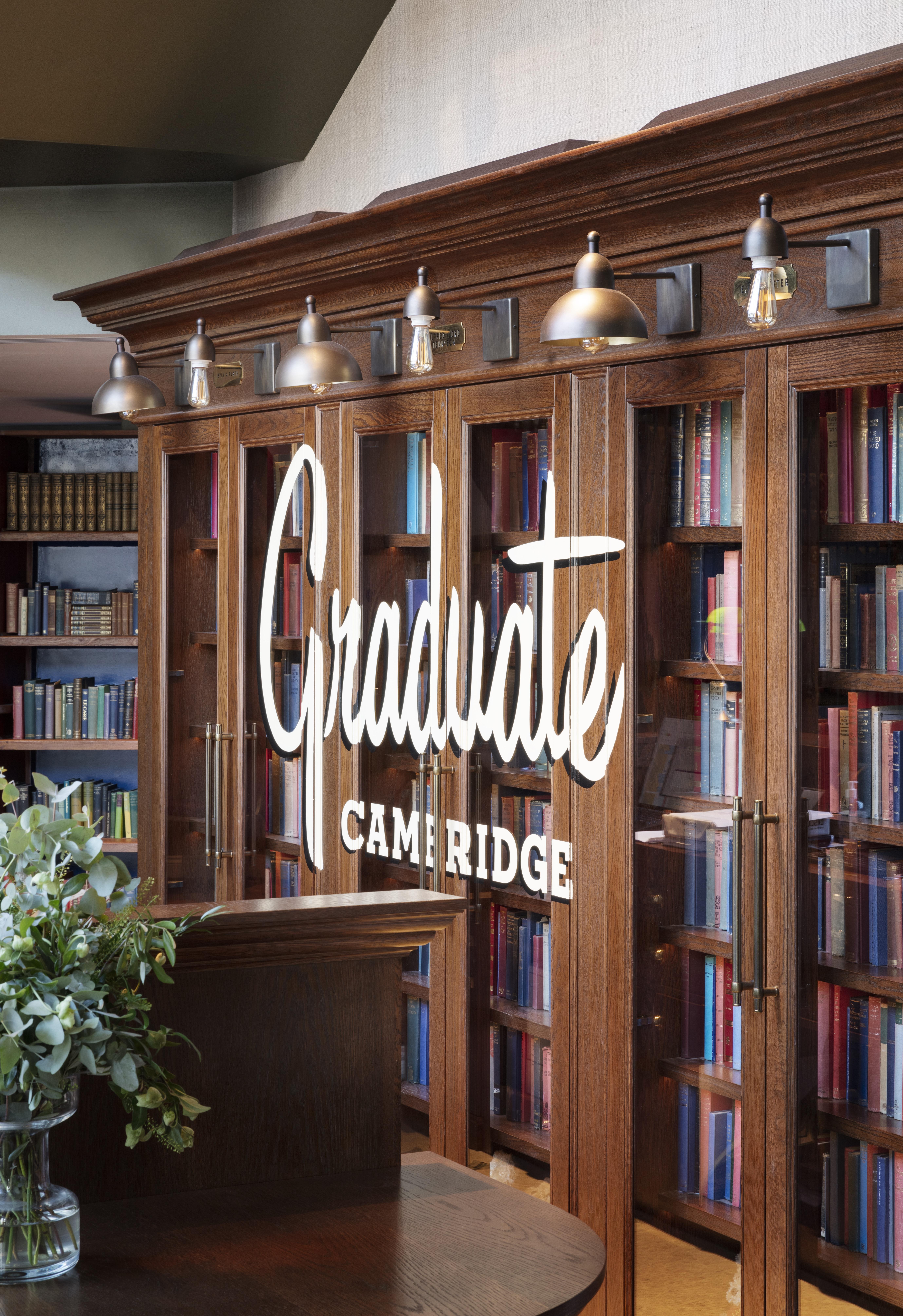 Graduate By Hilton Cambridge Hotel Exterior foto