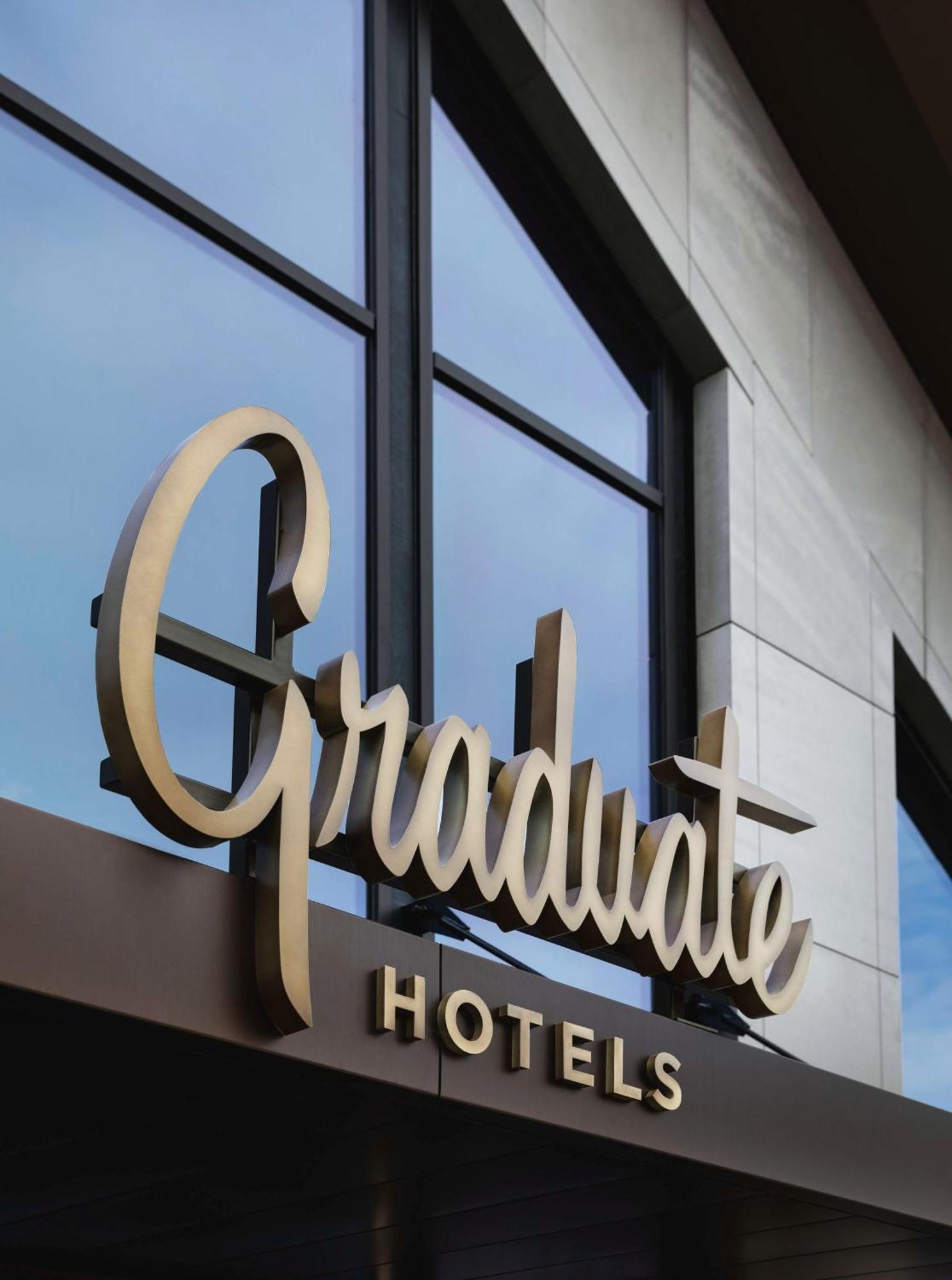 Graduate By Hilton Cambridge Hotel Exterior foto